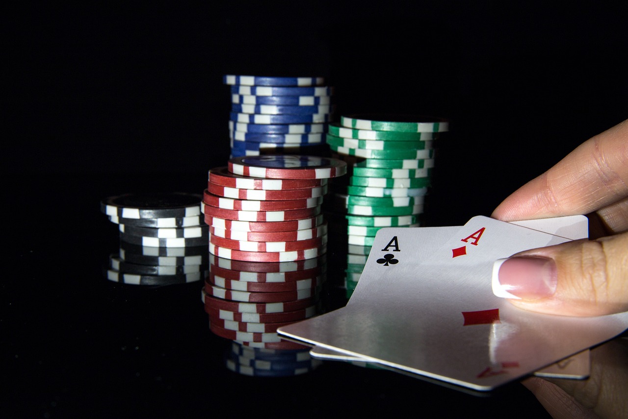 How to Beat a Professional Player: Things You Need to Look Out for in a Poker Game