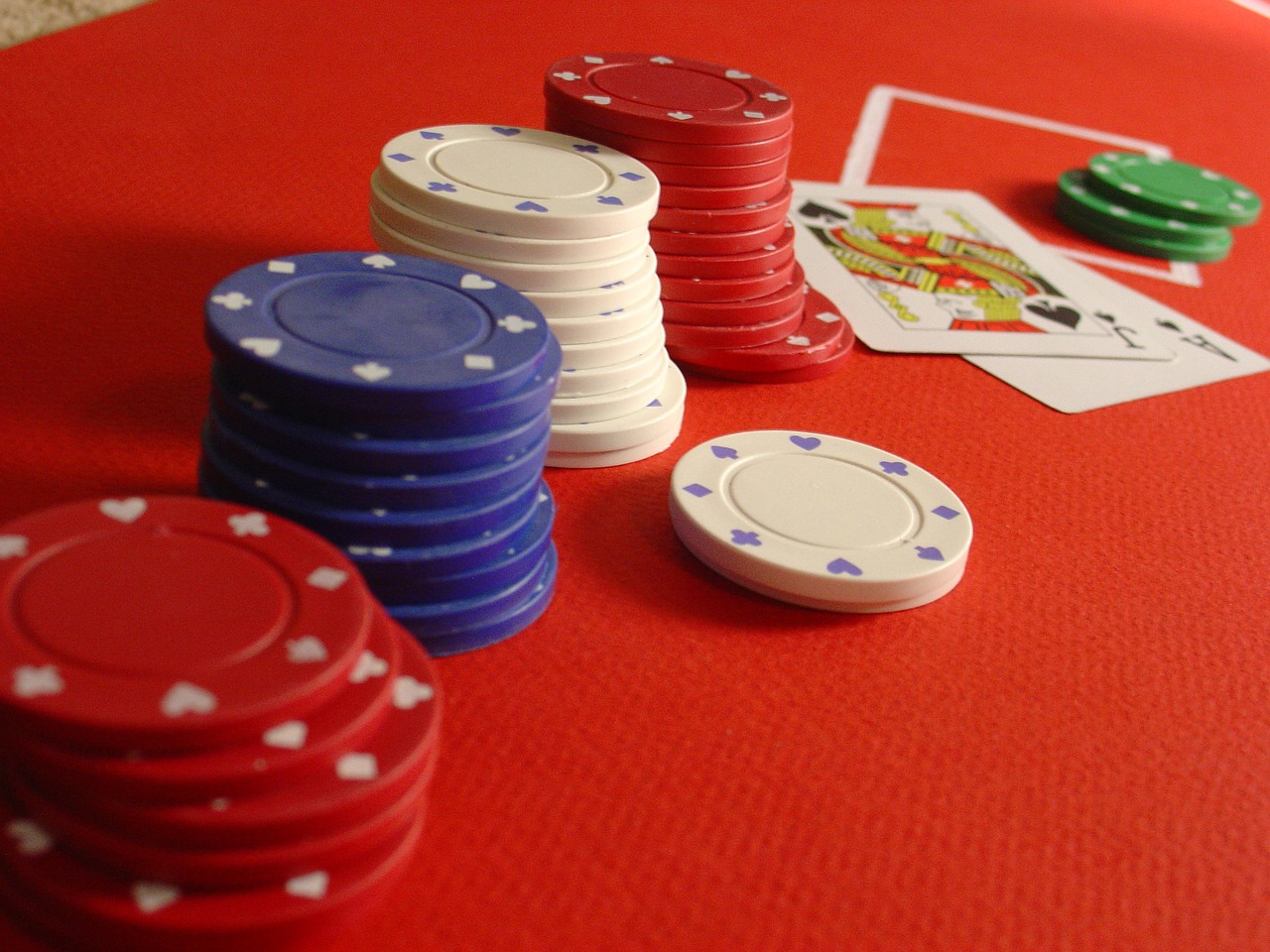 Dive into the Poker Universe: Beginner’s Guide to Conquer the Tables