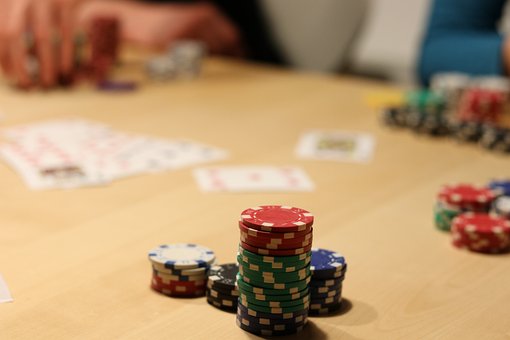 Having a Poker Night at Home? Here’s Some Tips on Dealing Perfect Games
